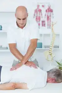 كيف يساعد العلاج الطبيعي في علاج آلام الظهر؟