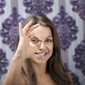 5 طرق طبية فعّالة لعلاج الهالات السوداء تحت العين