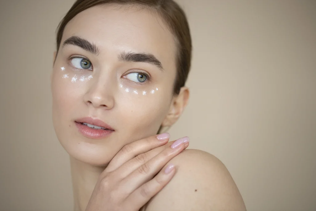 5 طرق طبية فعّالة لعلاج الهالات السوداء تحت العين